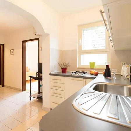 Sarah Apartament *