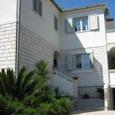 Sarah Apartament *